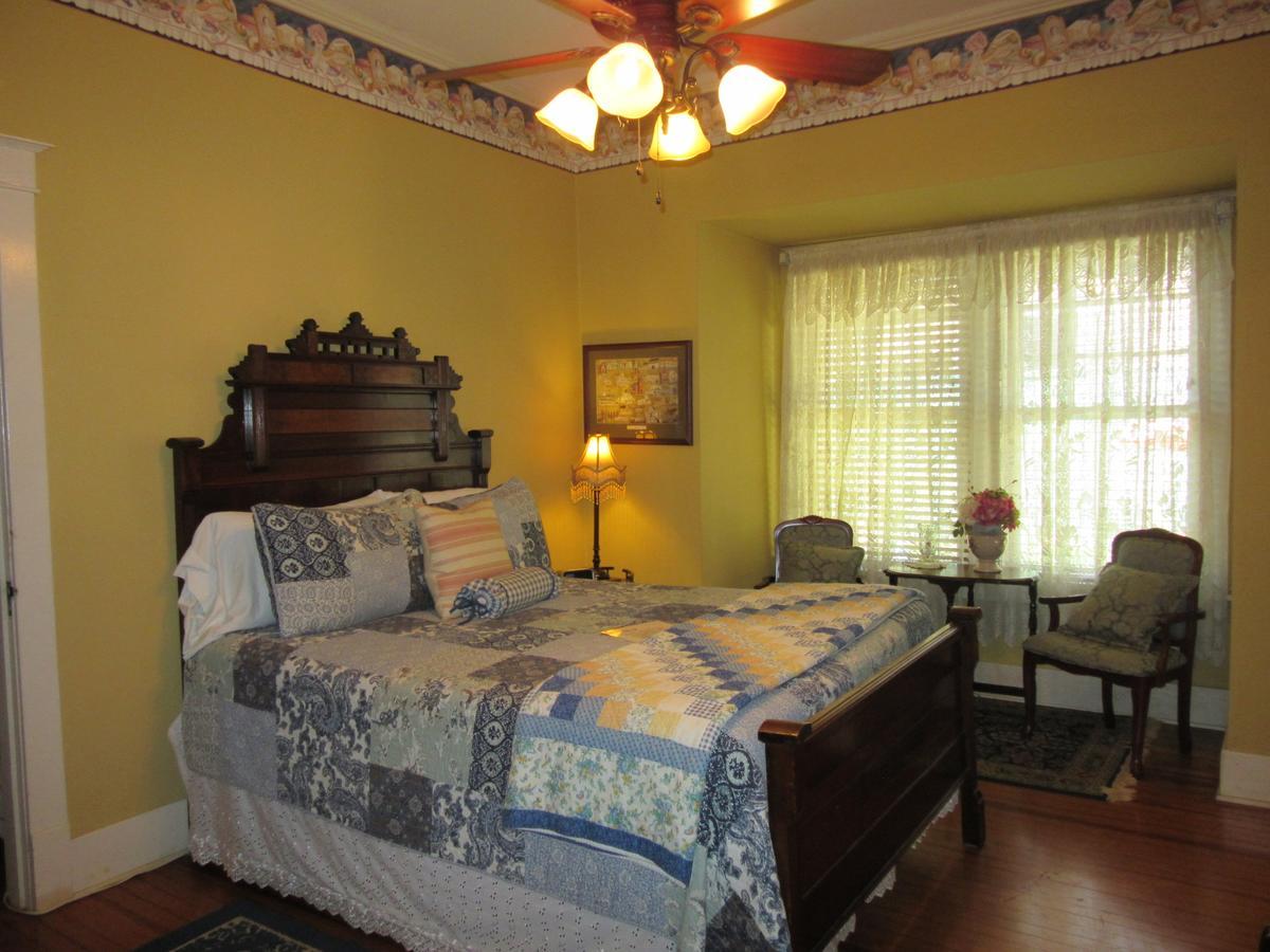 The Carriage House Bed & Breakfast Jefferson ภายนอก รูปภาพ
